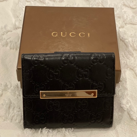 Gucci Handbags - Authentic Gucci Wallet Gucci Handbags - Authentic Gucci Wallet